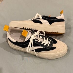 Oncept Cream and Black Women's Sneakers
